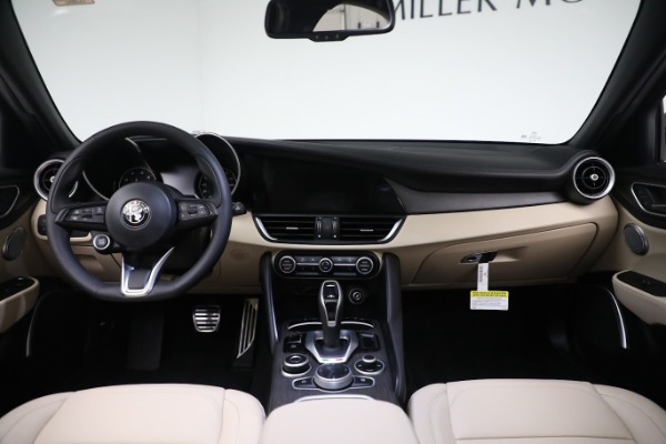 New 2023 Alfa Romeo Giulia Ti Lusso for sale $50,370 at Alfa Romeo of Greenwich in Greenwich CT 06830 24