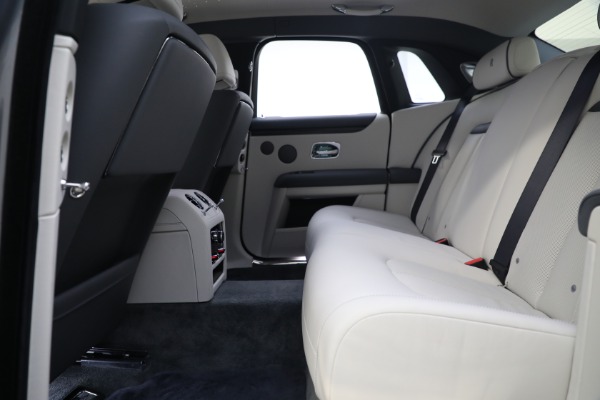 Used 2022 Rolls-Royce Ghost for sale $365,900 at Alfa Romeo of Greenwich in Greenwich CT 06830 18