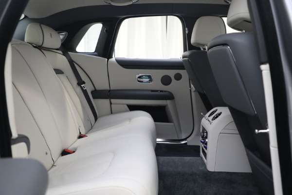 Used 2022 Rolls-Royce Ghost for sale $365,900 at Alfa Romeo of Greenwich in Greenwich CT 06830 25