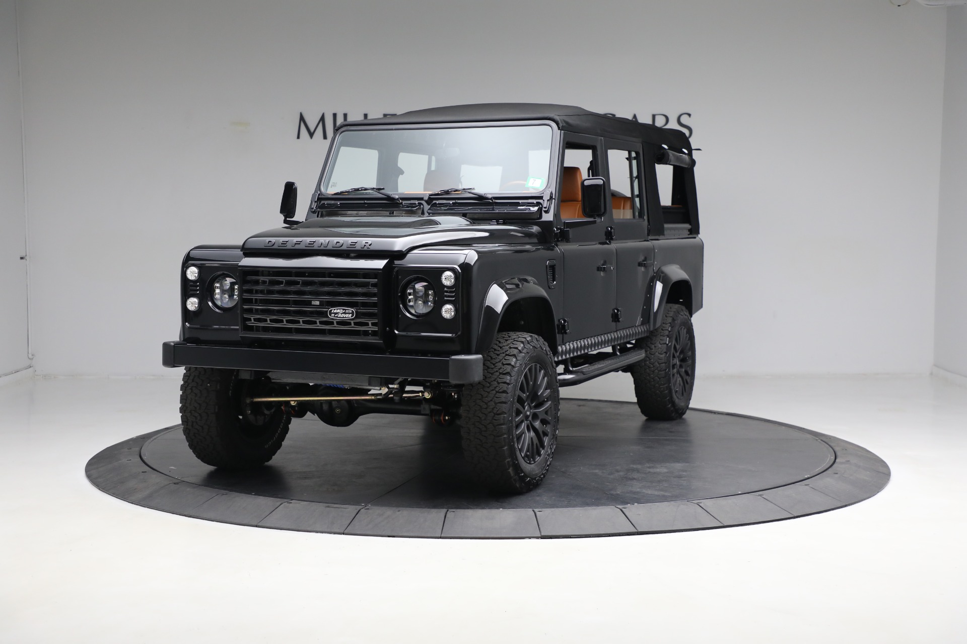 Used 1993 Land Rover Defender 110 for sale $179,900 at Alfa Romeo of Greenwich in Greenwich CT 06830 1
