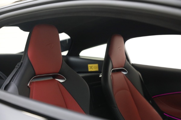 New 2023 McLaren Artura TechLux for sale $274,210 at Alfa Romeo of Greenwich in Greenwich CT 06830 24