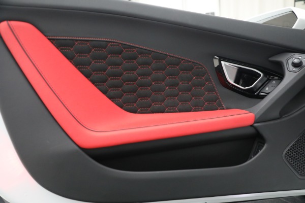 Used 2021 Lamborghini Huracan LP 610-2 EVO Spyder for sale $289,900 at Alfa Romeo of Greenwich in Greenwich CT 06830 22