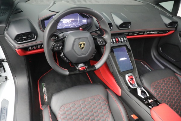 Used 2021 Lamborghini Huracan LP 610-2 EVO Spyder for sale $289,900 at Alfa Romeo of Greenwich in Greenwich CT 06830 23