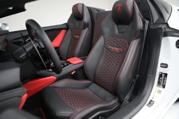 Used 2021 Lamborghini Huracan LP 610-2 EVO Spyder for sale $289,900 at Alfa Romeo of Greenwich in Greenwich CT 06830 25