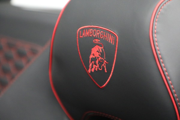 Used 2021 Lamborghini Huracan LP 610-2 EVO Spyder for sale $289,900 at Alfa Romeo of Greenwich in Greenwich CT 06830 27