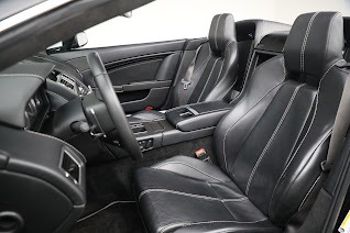 Used 2009 Aston Martin V8 Vantage Roadster for sale $59,900 at Alfa Romeo of Greenwich in Greenwich CT 06830 21