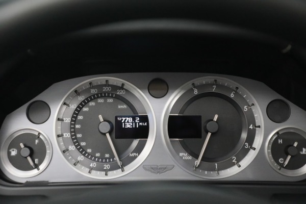 Used 2009 Aston Martin V8 Vantage Roadster for sale $59,900 at Alfa Romeo of Greenwich in Greenwich CT 06830 24