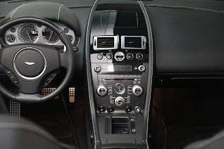 Used 2009 Aston Martin V8 Vantage Roadster for sale $59,900 at Alfa Romeo of Greenwich in Greenwich CT 06830 26