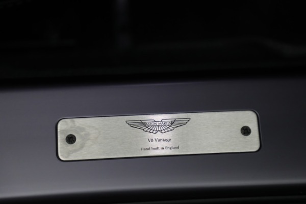 Used 2009 Aston Martin V8 Vantage Roadster for sale $59,900 at Alfa Romeo of Greenwich in Greenwich CT 06830 27