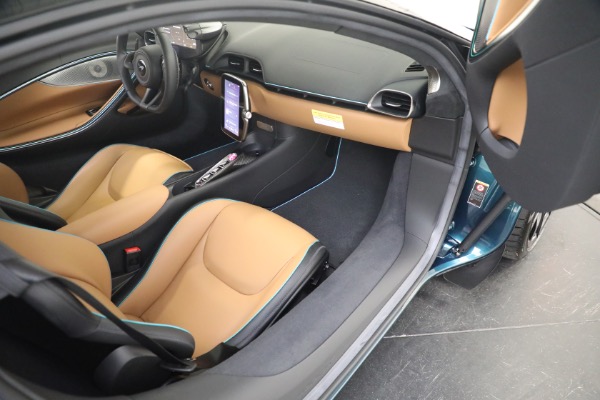 New 2023 McLaren Artura TechLux for sale $263,525 at Alfa Romeo of Greenwich in Greenwich CT 06830 24