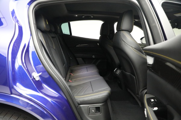 New 2023 Maserati Grecale Modena for sale $91,501 at Alfa Romeo of Greenwich in Greenwich CT 06830 21