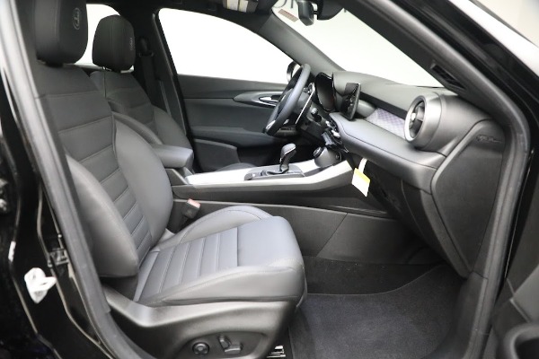 New 2024 Alfa Romeo Tonale Ti for sale $53,290 at Alfa Romeo of Greenwich in Greenwich CT 06830 15