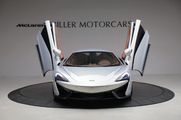 Used 2017 McLaren 570S for sale $166,900 at Alfa Romeo of Greenwich in Greenwich CT 06830 13