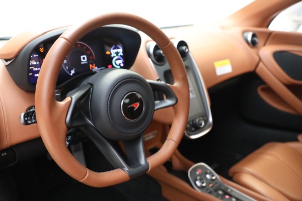 Used 2017 McLaren 570S for sale $166,900 at Alfa Romeo of Greenwich in Greenwich CT 06830 24