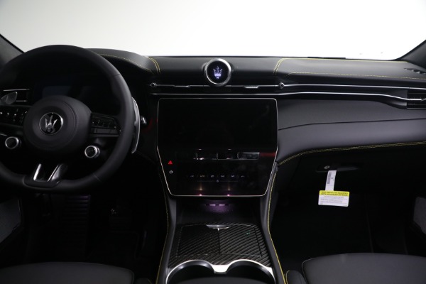 New 2023 Maserati Grecale Trofeo for sale $121,455 at Alfa Romeo of Greenwich in Greenwich CT 06830 22