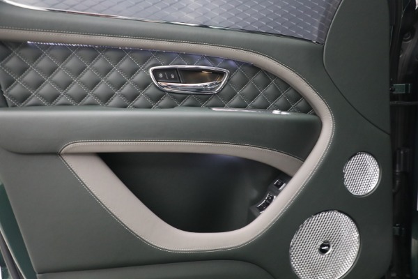 Used 2022 Bentley Bentayga Speed for sale $239,900 at Alfa Romeo of Greenwich in Greenwich CT 06830 18