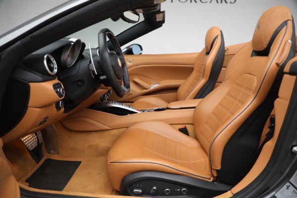Used 2017 Ferrari California T for sale $151,900 at Alfa Romeo of Greenwich in Greenwich CT 06830 16