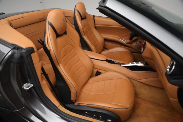 Used 2017 Ferrari California T for sale $151,900 at Alfa Romeo of Greenwich in Greenwich CT 06830 24