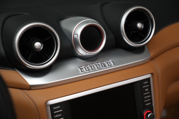 Used 2017 Ferrari California T for sale $151,900 at Alfa Romeo of Greenwich in Greenwich CT 06830 26