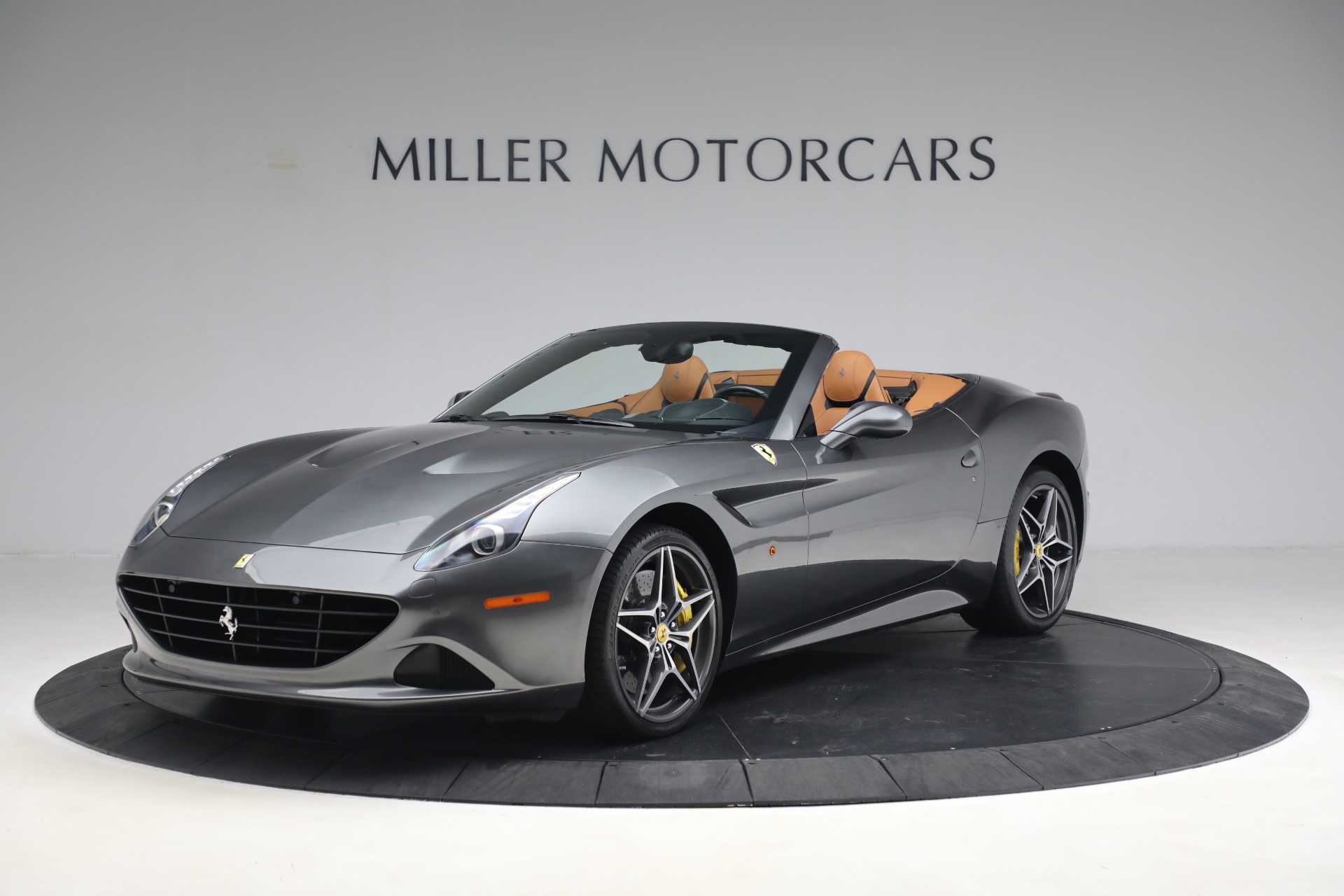Used 2017 Ferrari California T for sale $151,900 at Alfa Romeo of Greenwich in Greenwich CT 06830 1