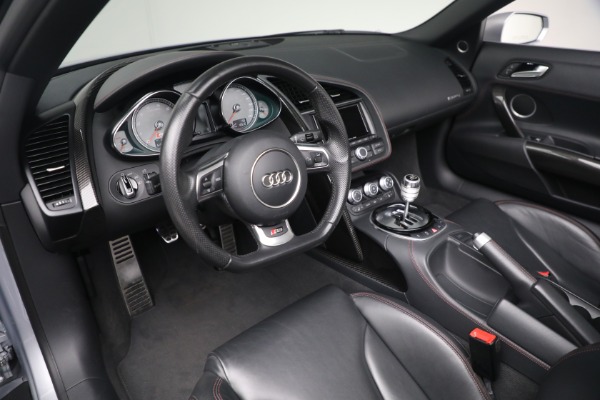 Used 2015 Audi R8 4.2 quattro Spyder for sale $149,900 at Alfa Romeo of Greenwich in Greenwich CT 06830 17
