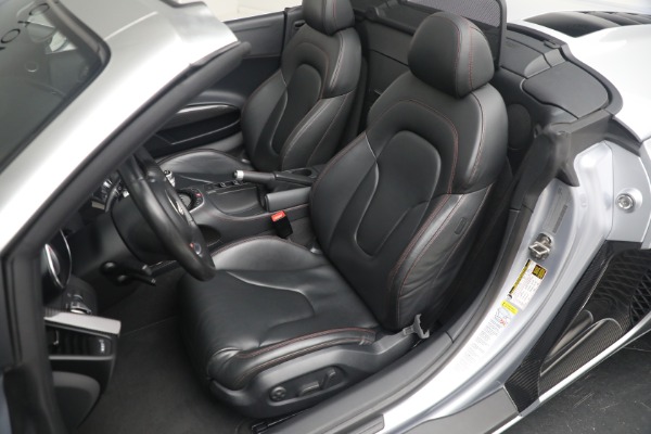 Used 2015 Audi R8 4.2 quattro Spyder for sale $149,900 at Alfa Romeo of Greenwich in Greenwich CT 06830 19