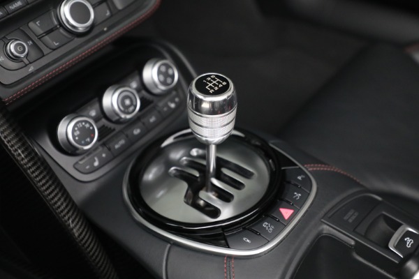 Used 2015 Audi R8 4.2 quattro Spyder for sale $149,900 at Alfa Romeo of Greenwich in Greenwich CT 06830 20