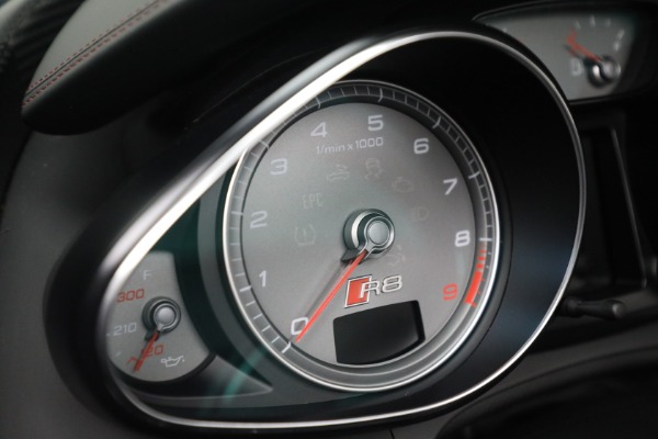 Used 2015 Audi R8 4.2 quattro Spyder for sale $149,900 at Alfa Romeo of Greenwich in Greenwich CT 06830 22