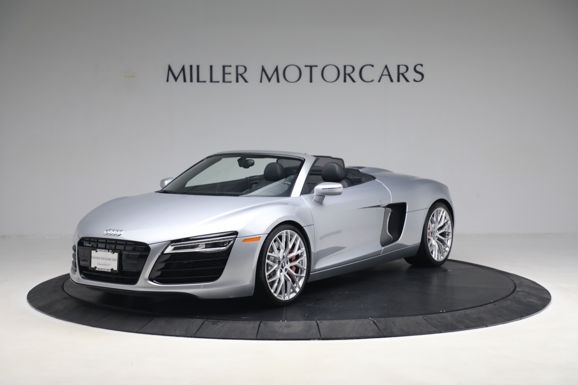 Used 2015 Audi R8 4.2 quattro Spyder for sale $149,900 at Alfa Romeo of Greenwich in Greenwich CT 06830 1
