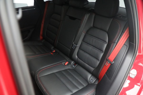 Used 2022 Porsche Macan GTS for sale $82,900 at Alfa Romeo of Greenwich in Greenwich CT 06830 16