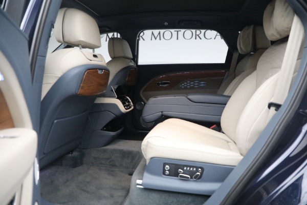 Used 2023 Bentley Bentayga EWB Azure V8 for sale $267,900 at Alfa Romeo of Greenwich in Greenwich CT 06830 17