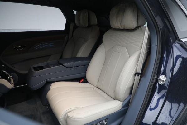 Used 2023 Bentley Bentayga EWB Azure V8 for sale $267,900 at Alfa Romeo of Greenwich in Greenwich CT 06830 18