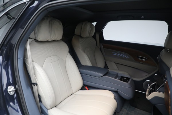 Used 2023 Bentley Bentayga EWB Azure V8 for sale $267,900 at Alfa Romeo of Greenwich in Greenwich CT 06830 24
