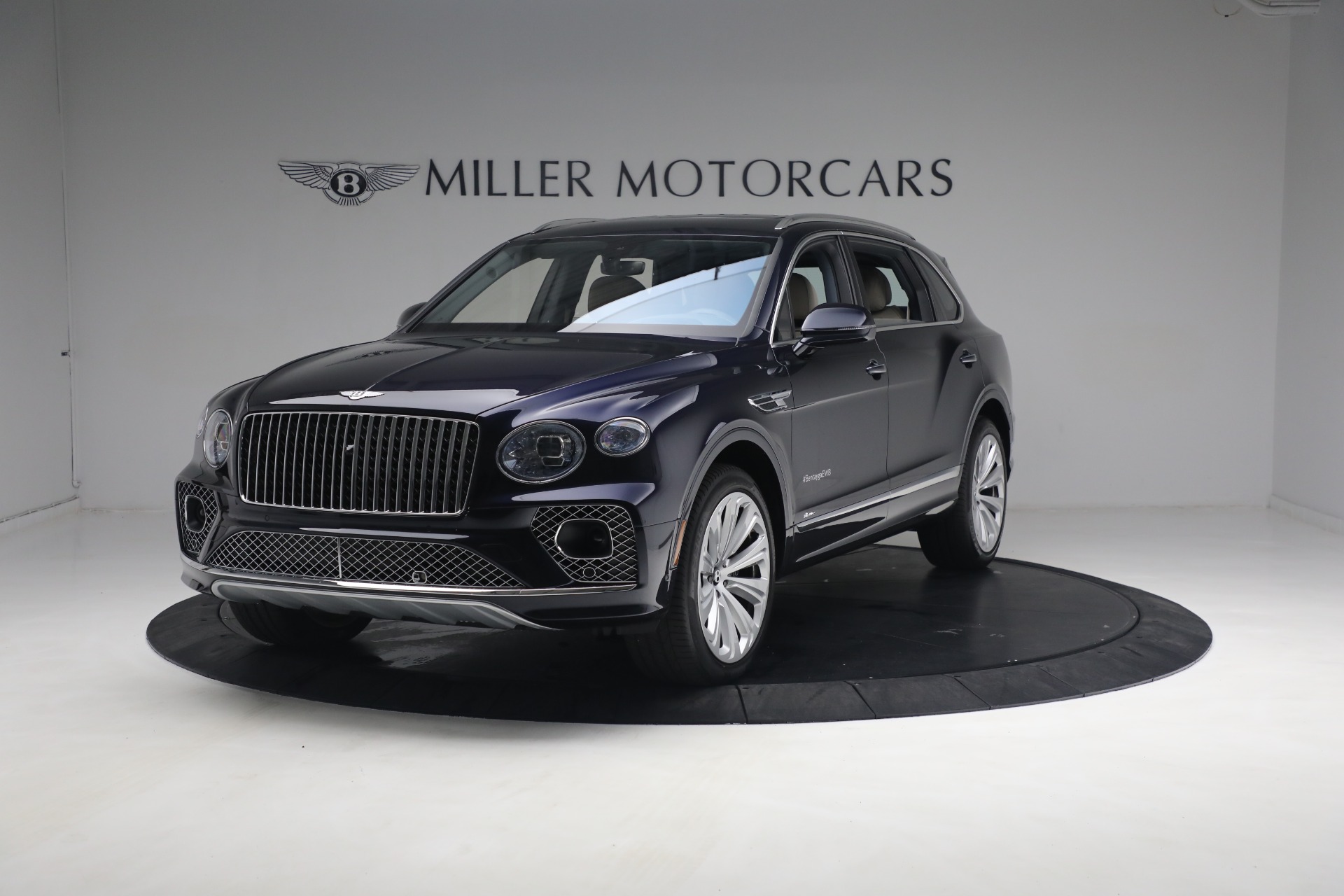 Used 2023 Bentley Bentayga EWB Azure V8 for sale $267,900 at Alfa Romeo of Greenwich in Greenwich CT 06830 1