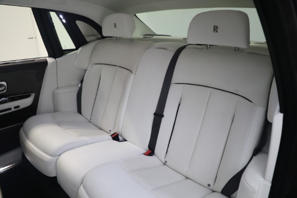Used 2018 Rolls-Royce Phantom for sale $339,900 at Alfa Romeo of Greenwich in Greenwich CT 06830 12