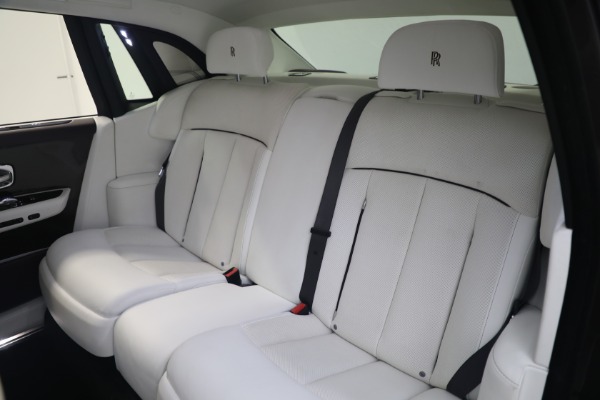 Used 2018 Rolls-Royce Phantom for sale Sold at Alfa Romeo of Greenwich in Greenwich CT 06830 12