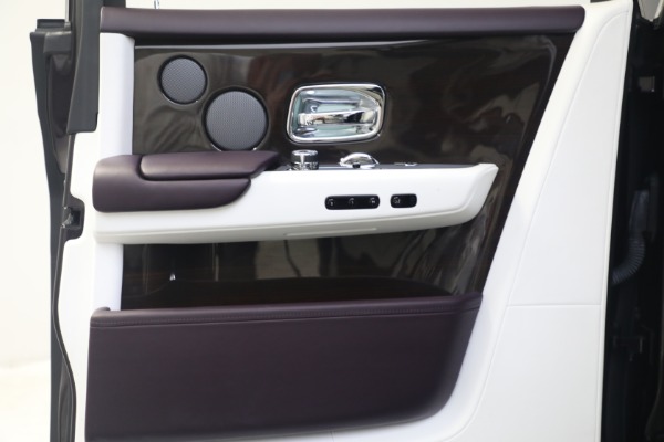 Used 2018 Rolls-Royce Phantom for sale $339,900 at Alfa Romeo of Greenwich in Greenwich CT 06830 13