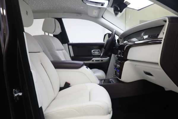 Used 2018 Rolls-Royce Phantom for sale $339,900 at Alfa Romeo of Greenwich in Greenwich CT 06830 14