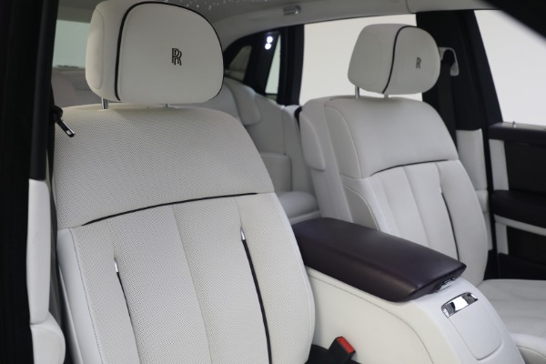 Used 2018 Rolls-Royce Phantom for sale Call for price at Alfa Romeo of Greenwich in Greenwich CT 06830 15