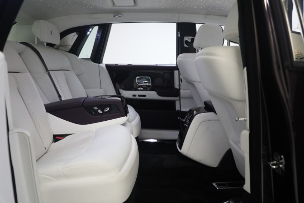 Used 2018 Rolls-Royce Phantom for sale $339,900 at Alfa Romeo of Greenwich in Greenwich CT 06830 17