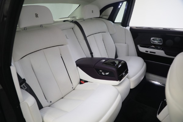Used 2018 Rolls-Royce Phantom for sale $339,900 at Alfa Romeo of Greenwich in Greenwich CT 06830 18