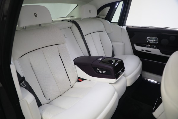 Used 2018 Rolls-Royce Phantom for sale Sold at Alfa Romeo of Greenwich in Greenwich CT 06830 18