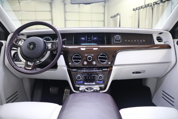 Used 2018 Rolls-Royce Phantom for sale Sold at Alfa Romeo of Greenwich in Greenwich CT 06830 4