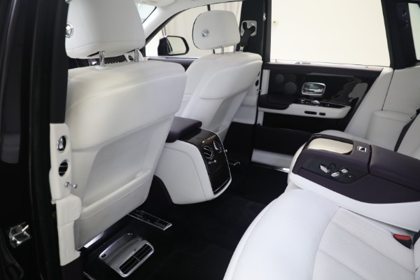 Used 2018 Rolls-Royce Phantom for sale $339,900 at Alfa Romeo of Greenwich in Greenwich CT 06830 9
