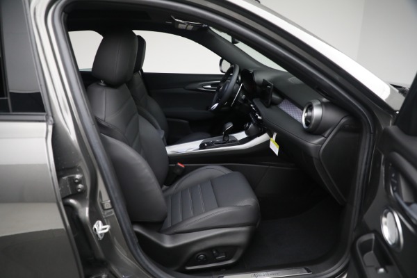 Used 2024 Alfa Romeo Tonale Hybrid Veloce for sale $26,900 at Alfa Romeo of Greenwich in Greenwich CT 06830 20