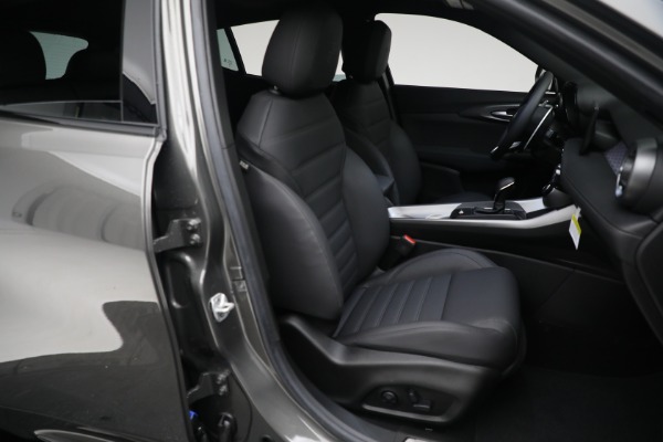 New 2024 Alfa Romeo Tonale Veloce for sale $57,300 at Alfa Romeo of Greenwich in Greenwich CT 06830 22