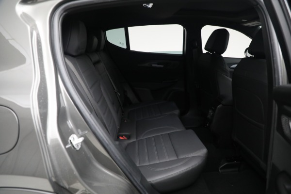 Used 2024 Alfa Romeo Tonale Hybrid Veloce for sale $26,900 at Alfa Romeo of Greenwich in Greenwich CT 06830 24