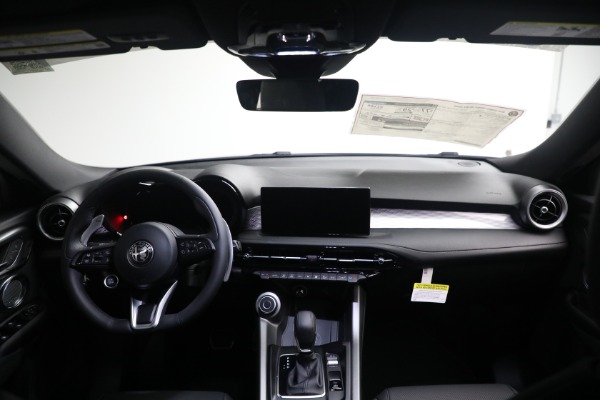 Used 2024 Alfa Romeo Tonale Hybrid Veloce for sale $26,900 at Alfa Romeo of Greenwich in Greenwich CT 06830 28
