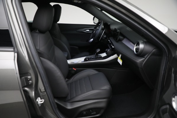 New 2024 Alfa Romeo Tonale Veloce for sale $55,300 at Alfa Romeo of Greenwich in Greenwich CT 06830 25