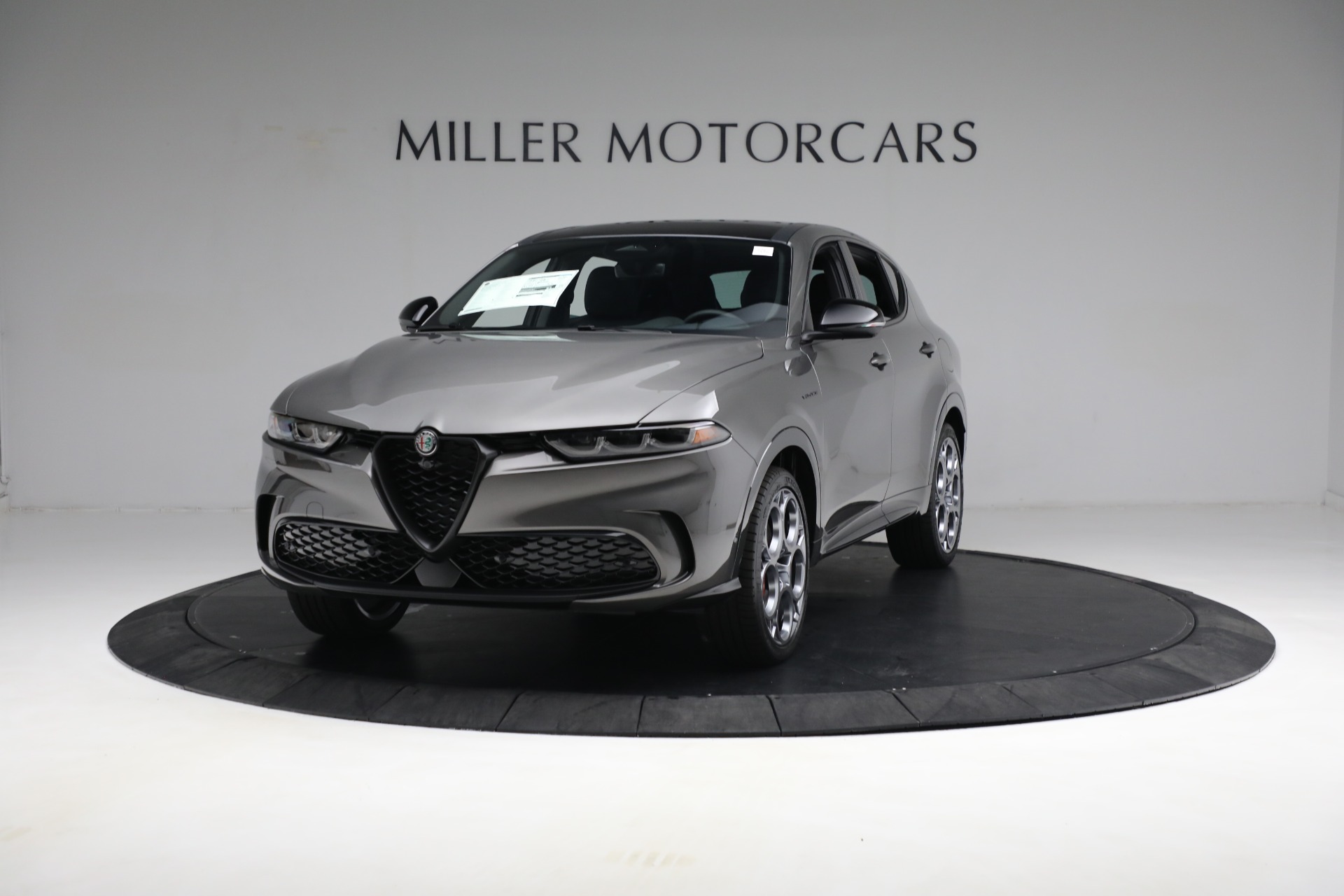 New 2024 Alfa Romeo Tonale Veloce for sale $55,300 at Alfa Romeo of Greenwich in Greenwich CT 06830 1